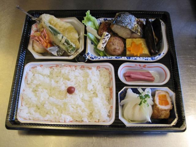 会席料理と御弁当