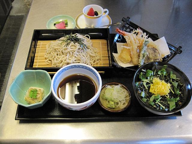 天せいろとそぼろ丼