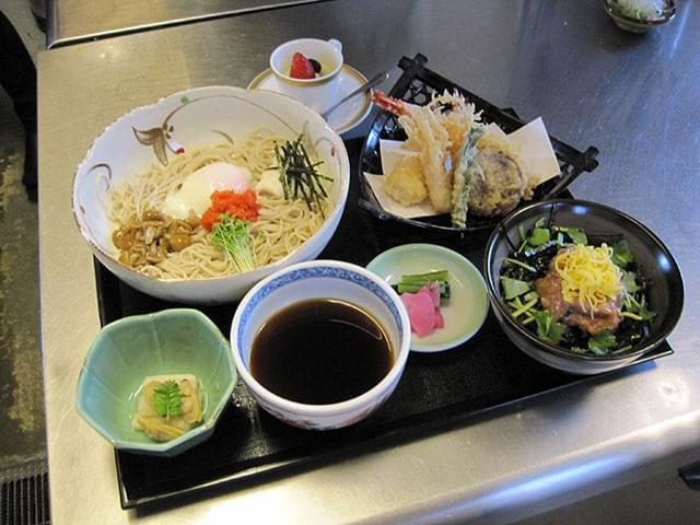 あしがらそばとまぐろ丼